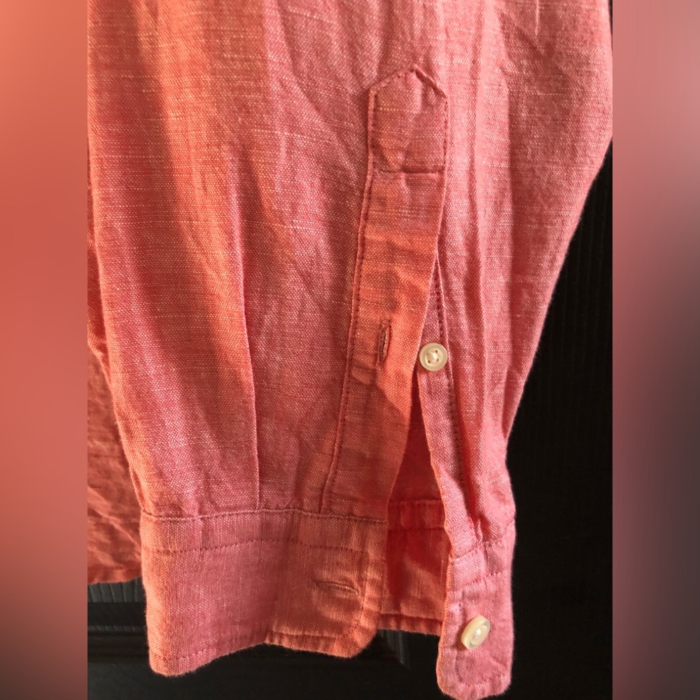 Men's GAP Long-Sleeve Linen Button-Up Shirt - Coral 
Size XL
EUC - Picture 4 of 8